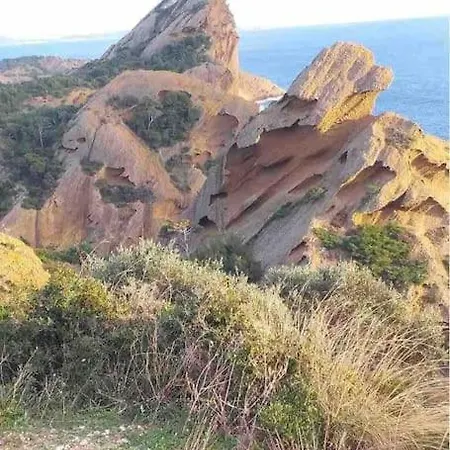 Апартаменты Petit Coin De Paradis A Deux Pas De La Jardin Ла-Сьота